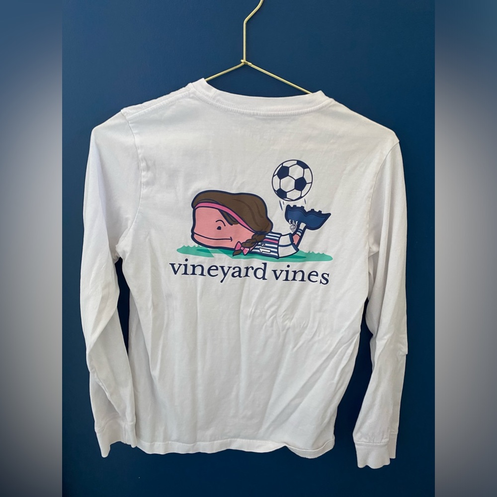 White vineyard vines girls long sleeve soccer tee.